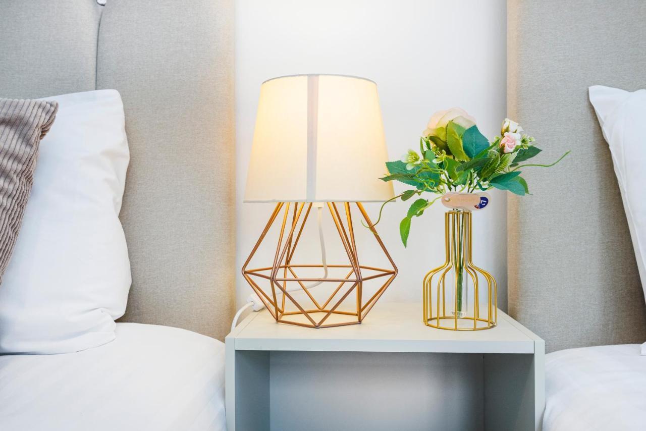 Lovely 2 Bd Hse With Parking Near Excel Londen Buitenkant foto