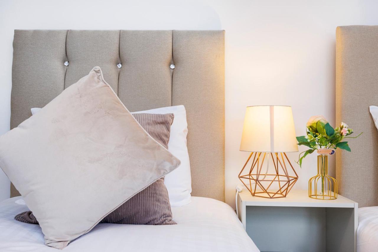 Lovely 2 Bd Hse With Parking Near Excel Londen Buitenkant foto