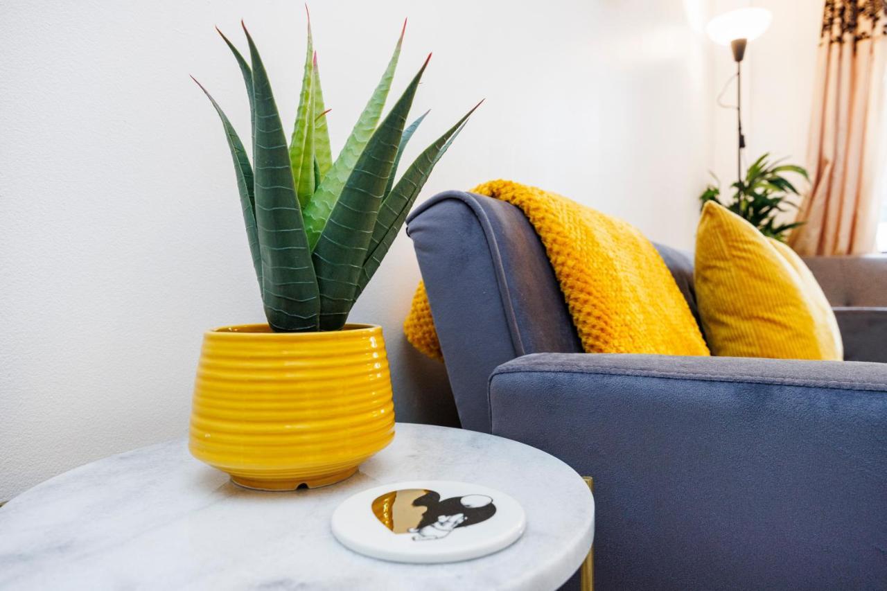 Lovely 2 Bd Hse With Parking Near Excel Londen Buitenkant foto